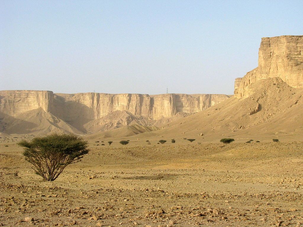Cliffs_near_Faisal's_Pinnacle_(3849871972)